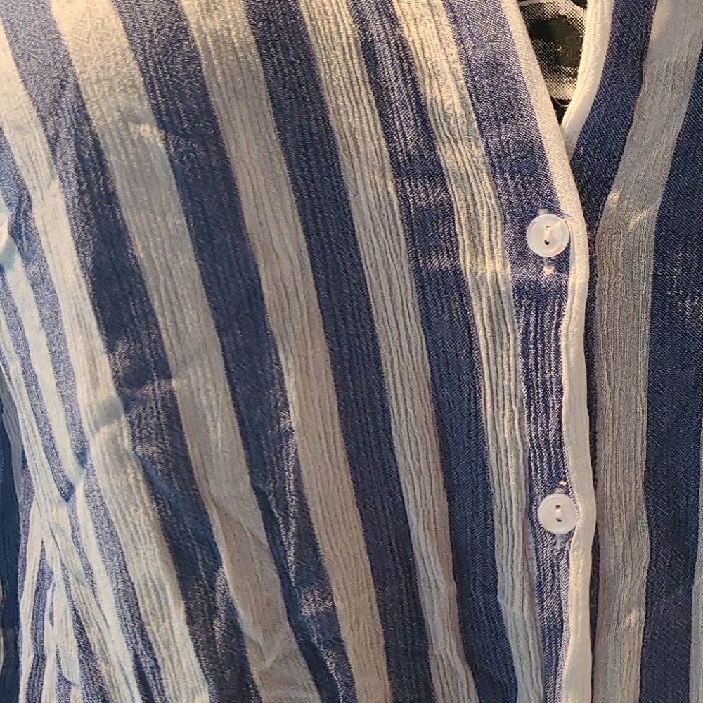 Button down - Picture 2 of 2